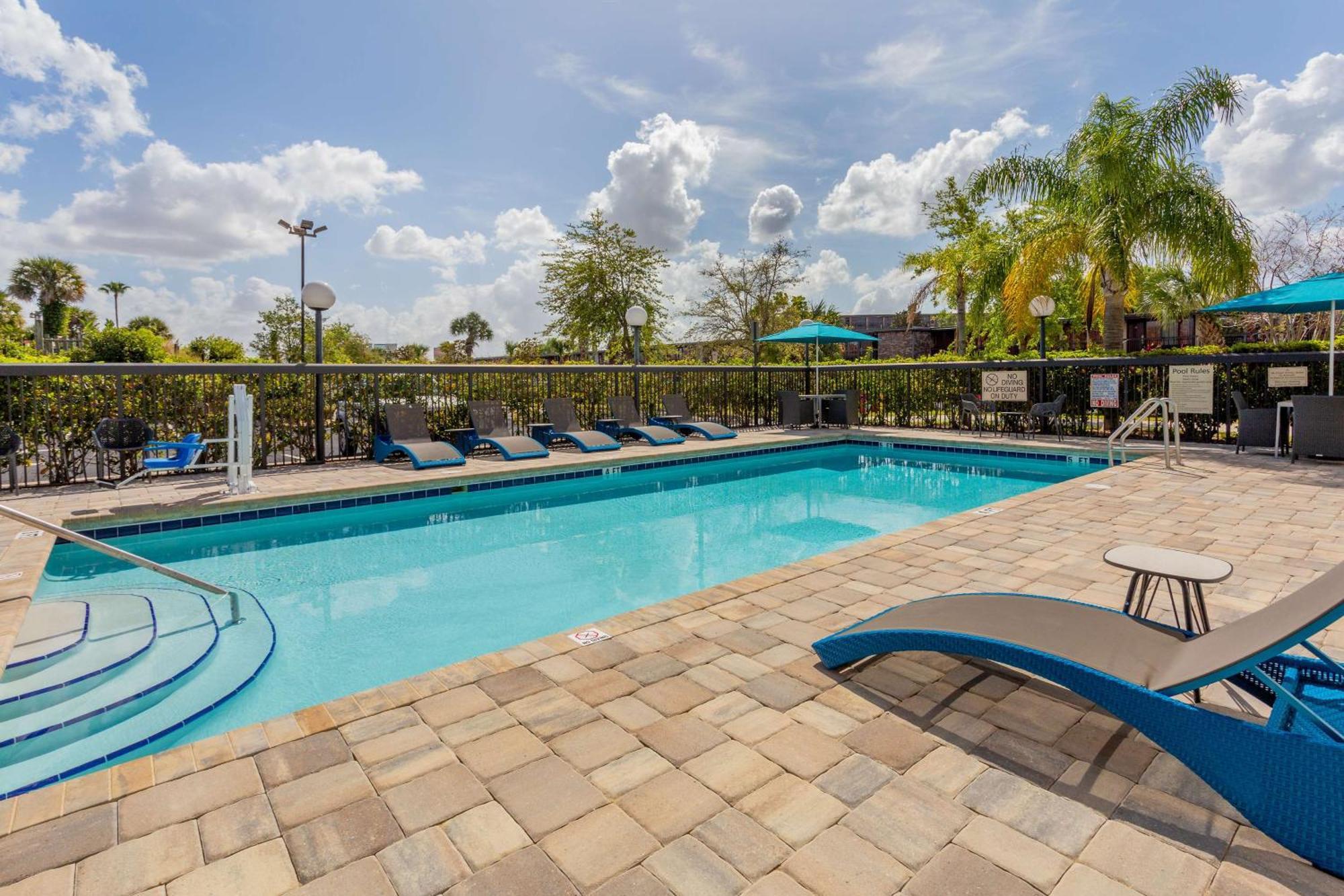 Hampton Inn & Suites Orlando International Drive North Exteriör bild